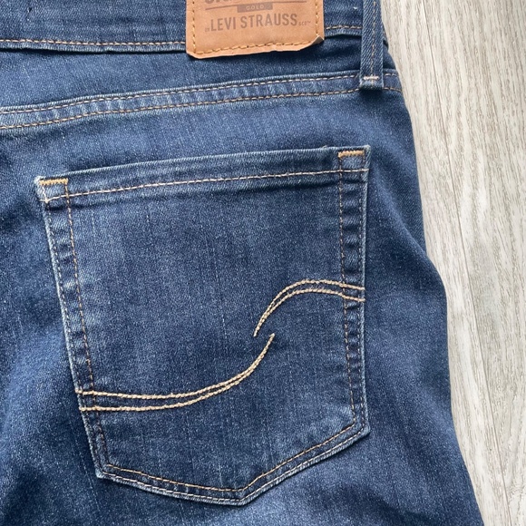 Levi Strauss & Co. Mid-Rise Slim Fit Capris | Size: 6 - Picture 6 of 12